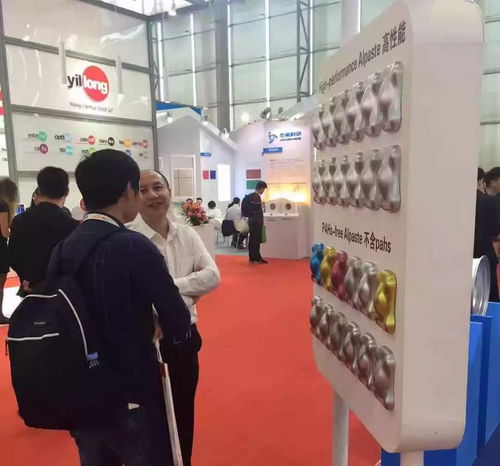 涂料展第二天 顏鈦展臺(tái)為何依然如此火爆